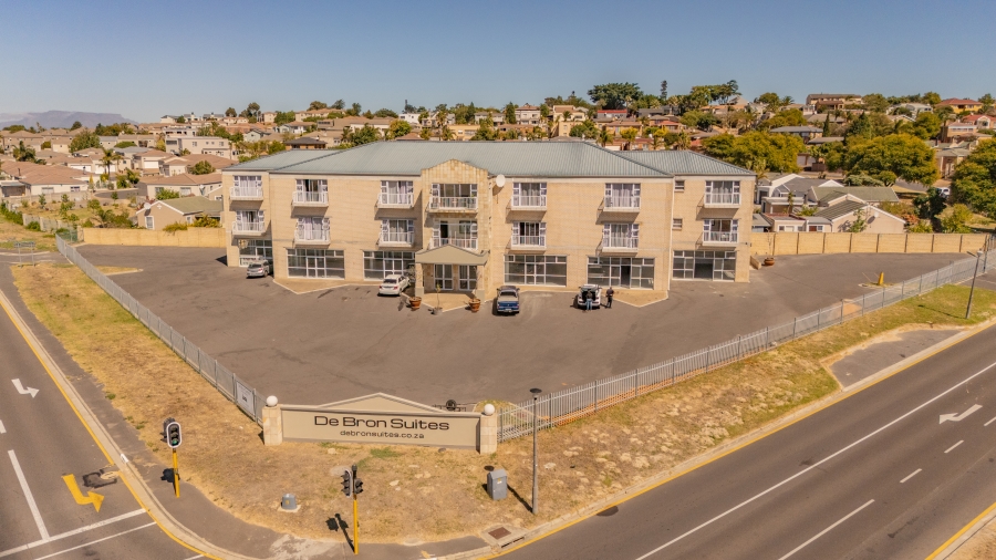To Let commercial Property for Rent in Vredekloof Western Cape